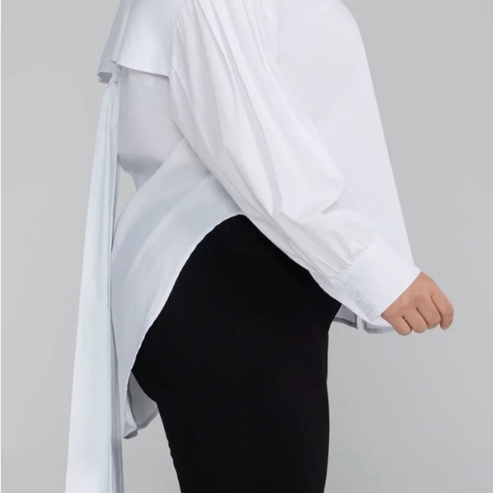 Women's White Button-Up Blouse - Picture 3 of 4